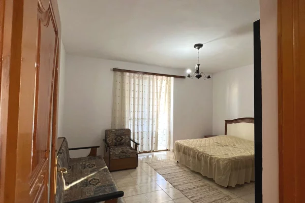 Shtepi me qera Apartament ne Tirane, 2+1, Mobilimi E mobiluar, Pagesa 50,000  Leke.