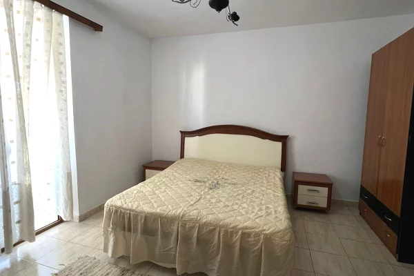 Shtepi me qera Apartament ne Tirane, 2+1, Mobilimi E mobiluar, Pagesa 50,000  Leke.