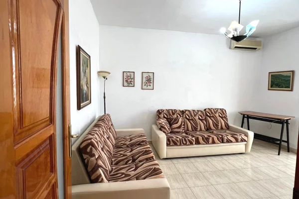 Shtepi me qera Apartament ne Tirane, 2+1, Mobilimi E mobiluar, Pagesa 50,000  Leke.