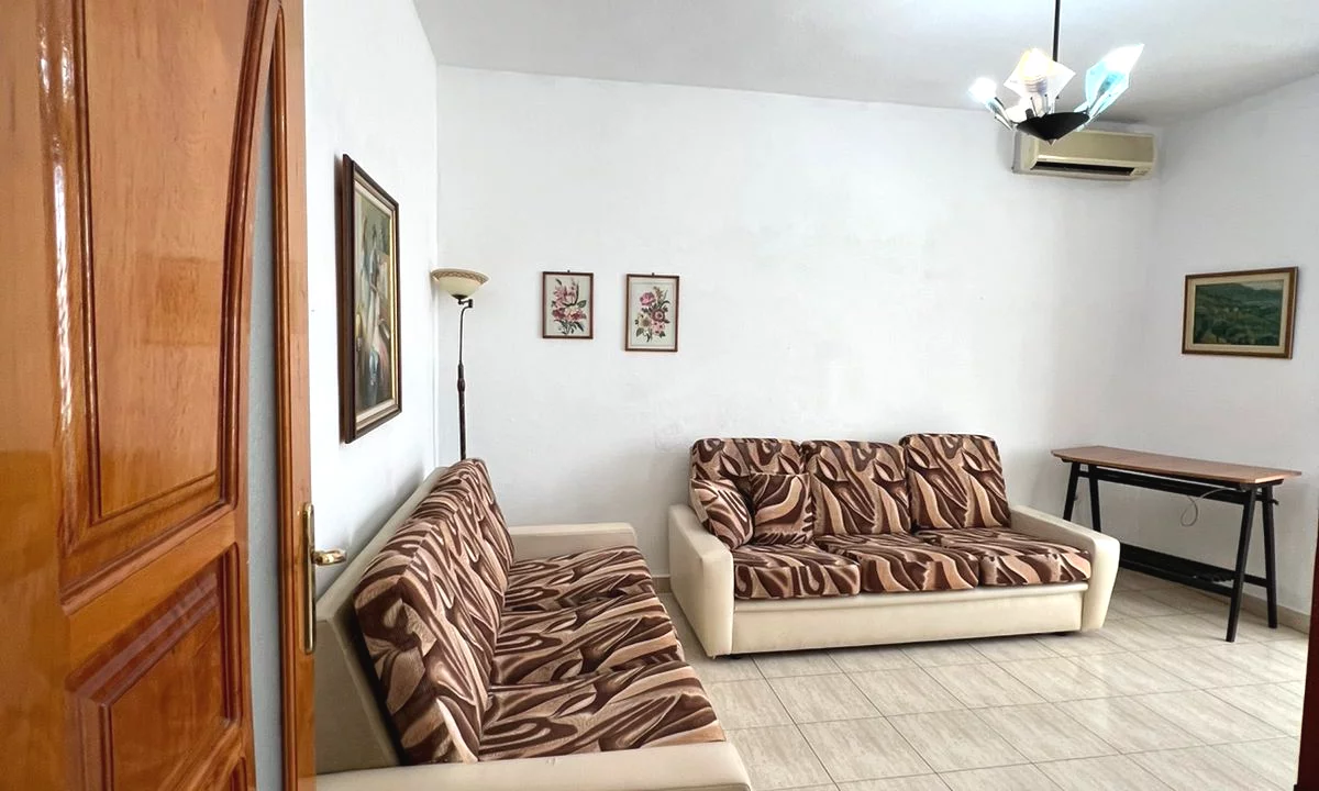 Shtepi me qera Apartament ne Tirane, 2+1, Mobilimi E mobiluar, Pagesa 50,000  Leke.