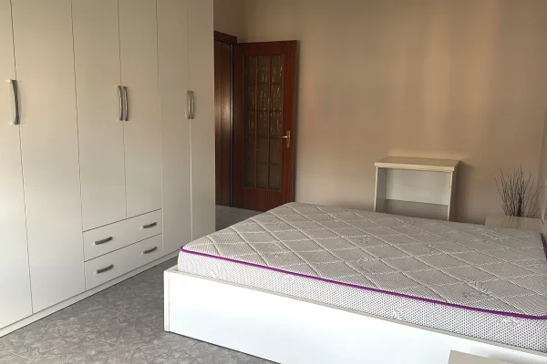 Shtepi ne shitje Apartament ne Tirane, 2+1, Mobilimi E mobiluar, Pagesa 14,000,000  Leke.