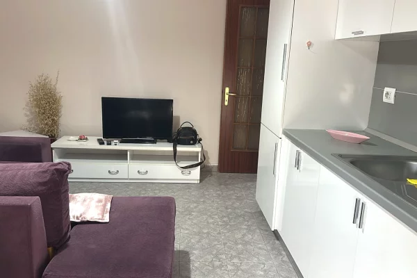 Shtepi ne shitje Apartament ne Tirane, 2+1, Mobilimi E mobiluar, Pagesa 14,000,000  Leke.