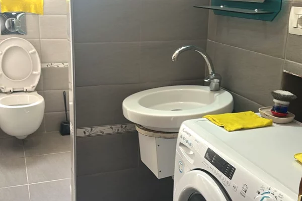 Shtepi ne shitje Apartament ne Tirane, 2+1, Mobilimi E mobiluar, Pagesa 14,000,000  Leke.