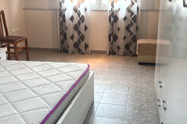 Shtepi ne shitje Apartament ne Tirane, 2+1, Mobilimi E mobiluar, Pagesa 14,000,000  Leke.