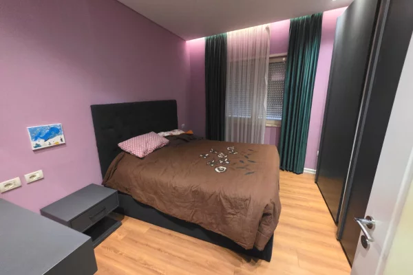 Shtepi ne shitje Apartament ne Tirane, 1+1, Mobilimi E mobiluar, Pagesa 160,000  Euro.