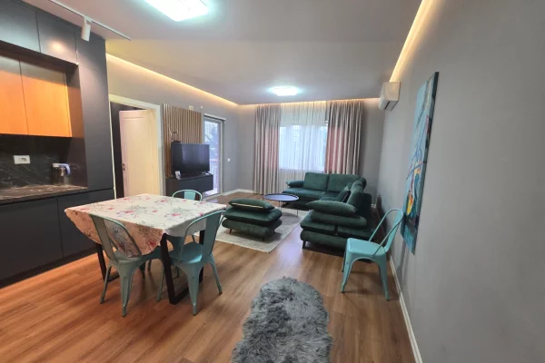 Shtepi ne shitje Apartament ne Tirane, 1+1, Mobilimi E mobiluar, Pagesa 160,000  Euro.