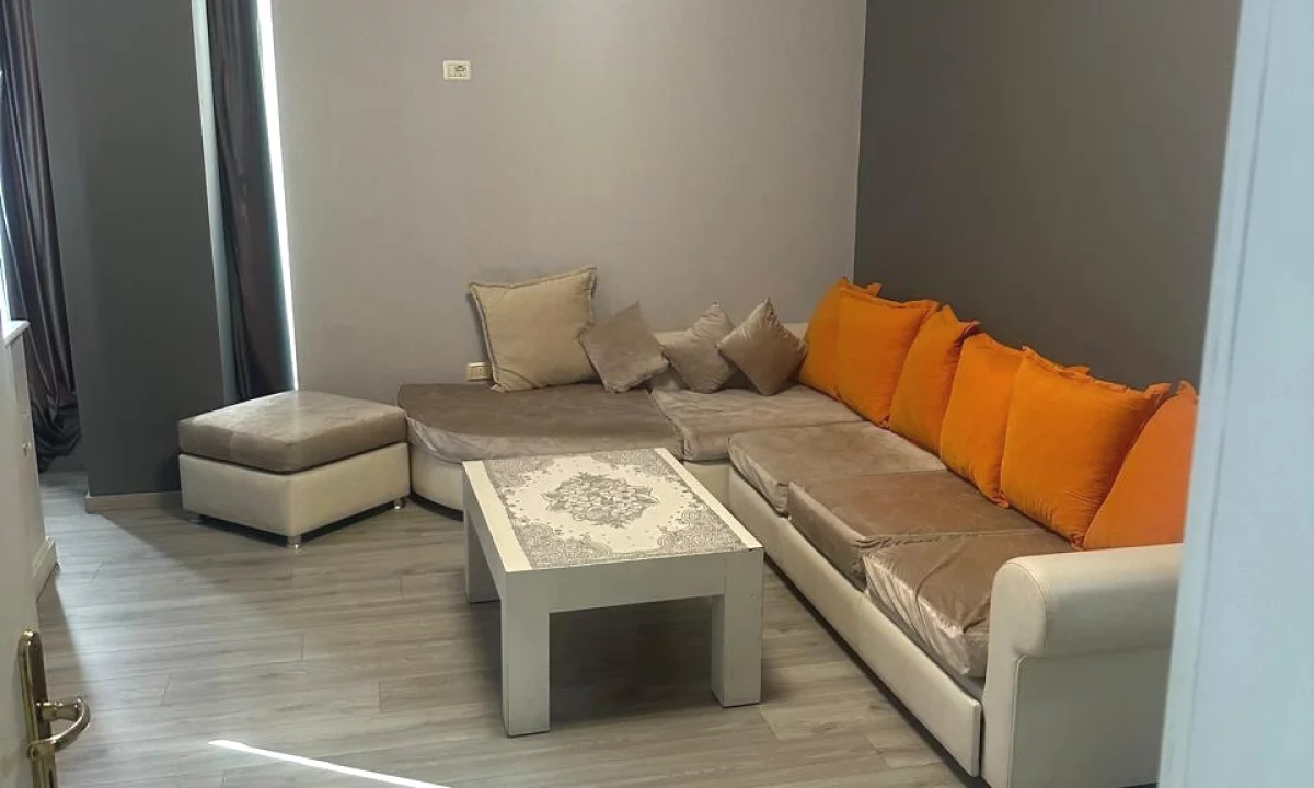 Shtepi me qera Apartament ne Tirane, 2+1, Mobilimi E mobiluar, Pagesa 750  Euro.
