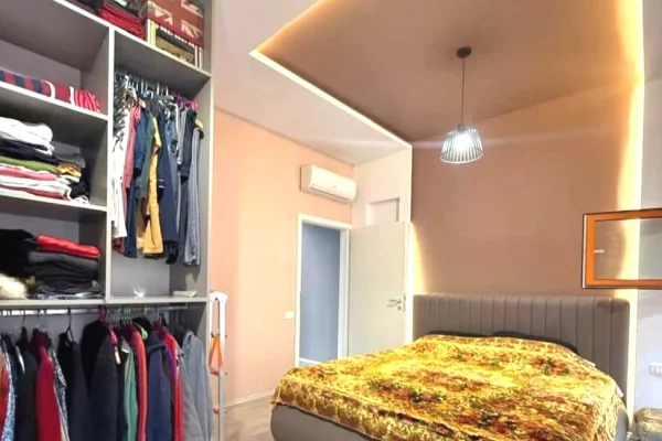 Shtepi ne shitje Apartament ne Tirane, 2+1, Mobilimi E mobiluar, Pagesa 180,000  Euro.