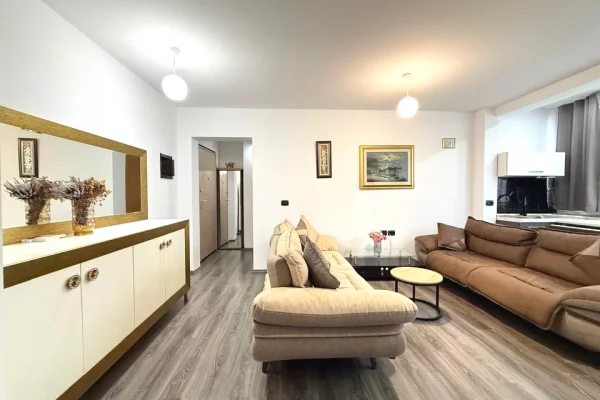 Shtepi ne shitje Apartament ne Tirane, 2+1, Mobilimi E mobiluar, Pagesa 195,000  Euro.