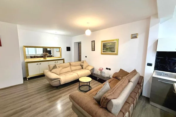 Shtepi ne shitje Apartament ne Tirane, 2+1, Mobilimi E mobiluar, Pagesa 195,000  Euro.