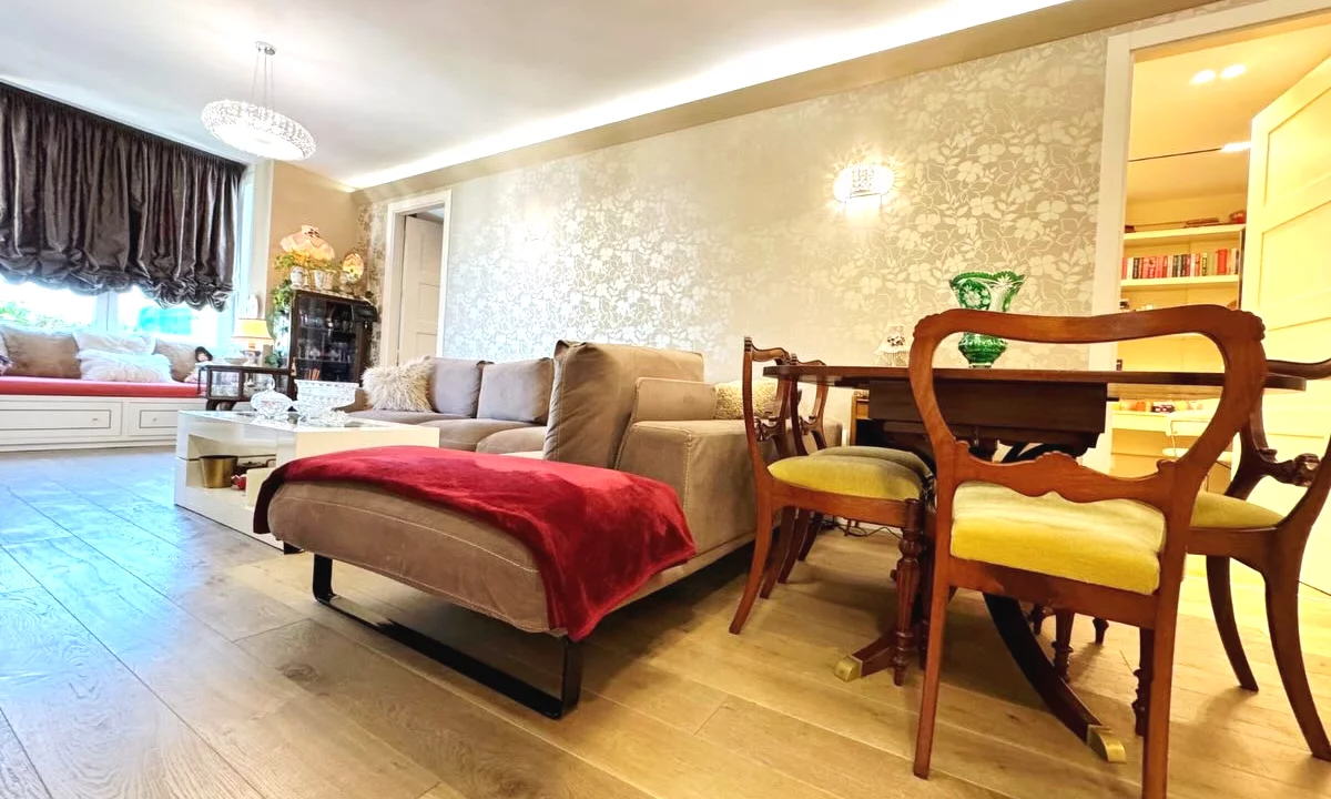Shtepi ne shitje Apartament ne Tirane, 3+1, Mobilimi E mobiluar, Pagesa 365,000  Euro.