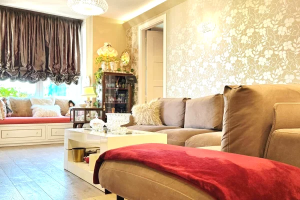 Shtepi ne shitje Apartament ne Tirane, 3+1, Mobilimi E mobiluar, Pagesa 365,000  Euro.