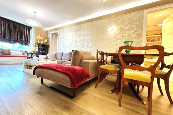 KOMUNA E PARISIT  Shesim super super apartament. 3+1.