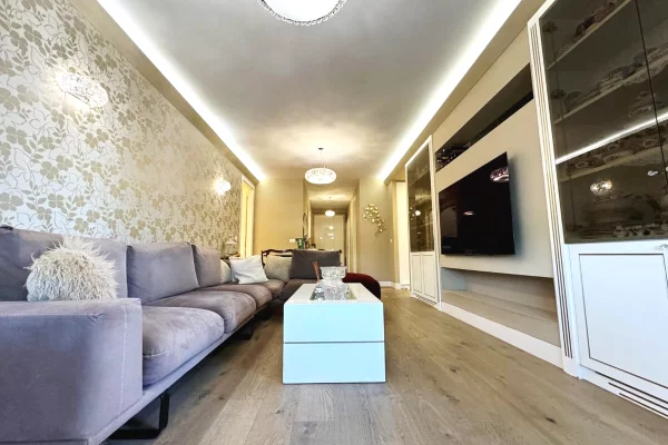 Shtepi ne shitje Apartament ne Tirane, 3+1, Mobilimi E mobiluar, Pagesa 365,000  Euro.