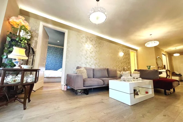 Shtepi ne shitje Apartament ne Tirane, 3+1, Mobilimi E mobiluar, Pagesa 365,000  Euro.