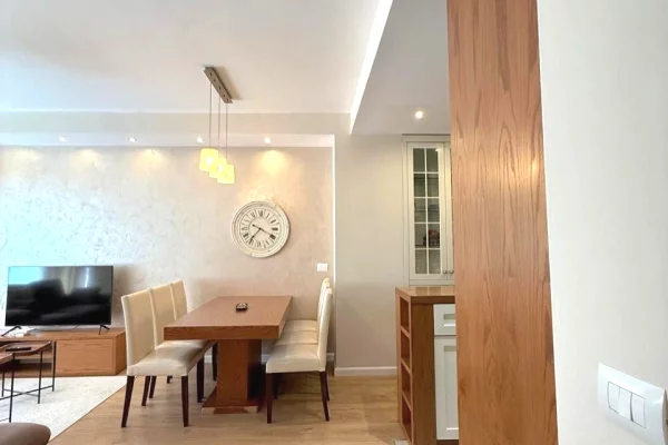 Shtepi ne shitje Apartament ne Tirane, 3+1, Mobilimi E mobiluar, Pagesa 249,000  Euro.