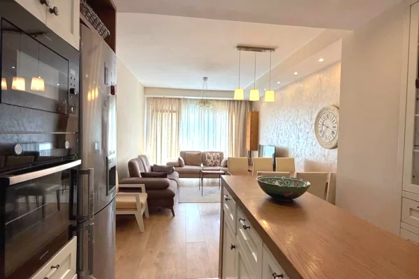 Shtepi ne shitje Apartament ne Tirane, 3+1, Mobilimi E mobiluar, Pagesa 249,000  Euro.