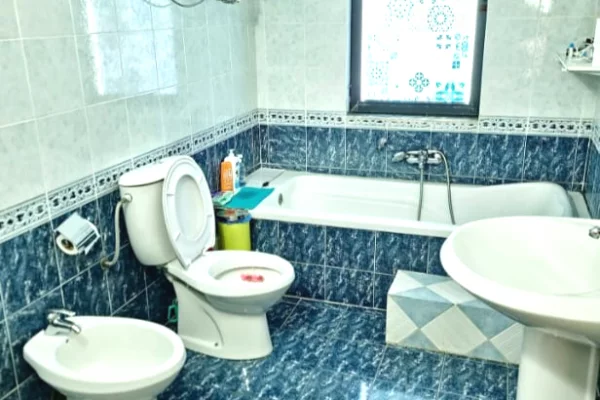 Shtepi ne shitje Apartament ne Durres, 2+1, Mobilimi E mobiluar, Pagesa 120,000  Euro.