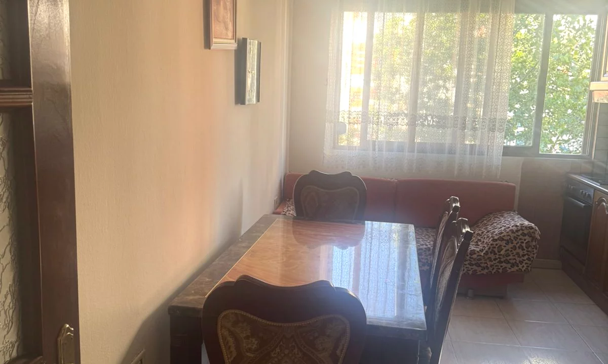Shtepi me qera Apartament ne Tirane, 1+1, Mobilimi E mobiluar, Pagesa 40,000  Leke.