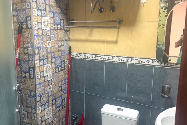 Shtepi me qera Apartament ne Tirane, 1+1, Mobilimi E mobiluar, Pagesa 40,000  Leke.