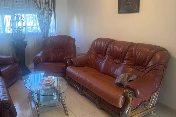 Shtepi me qera Apartament ne Tirane, 1+1, Mobilimi E mobiluar, Pagesa 40,000  Leke.