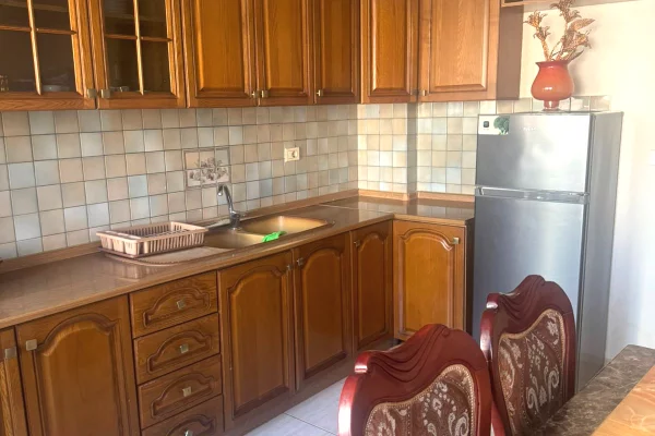 Shtepi me qera Apartament ne Tirane, 1+1, Mobilimi E mobiluar, Pagesa 40,000  Leke.