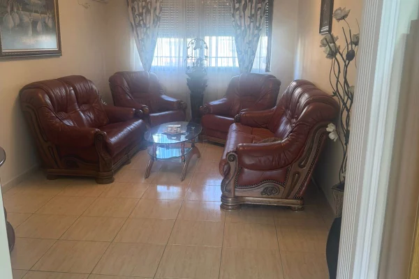 Shtepi me qera Apartament ne Tirane, 1+1, Mobilimi E mobiluar, Pagesa 40,000  Leke.