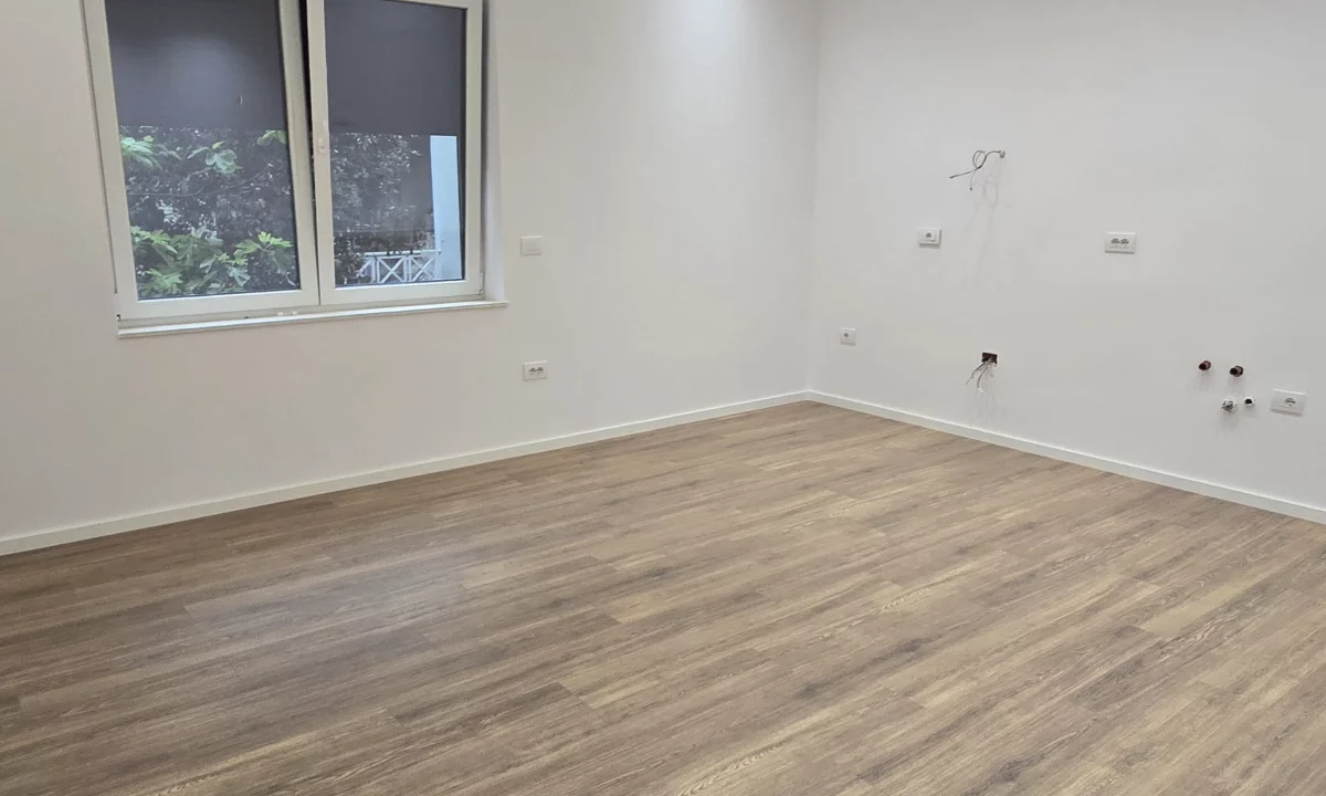 Shtepi ne shitje Apartament ne Tirane, 2+1, Mobilimi Bosh, pa mobiluar, Pagesa 220,000  Euro.
