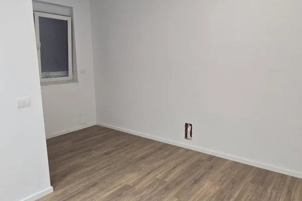 Shtepi ne shitje Apartament ne Tirane, 2+1, Mobilimi Bosh, pa mobiluar, Pagesa 220,000  Euro.