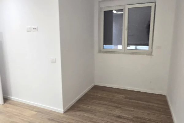 Shtepi ne shitje Apartament ne Tirane, 2+1, Mobilimi Bosh, pa mobiluar, Pagesa 220,000  Euro.