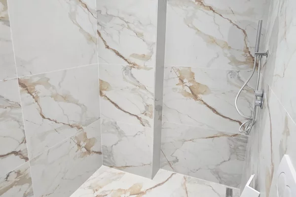 Shtepi ne shitje Apartament ne Tirane, 2+1, Mobilimi Bosh, pa mobiluar, Pagesa 220,000  Euro.