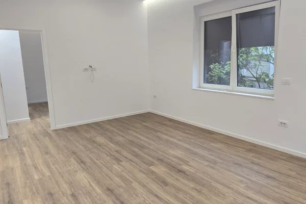 Shtepi ne shitje Apartament ne Tirane, 2+1, Mobilimi Bosh, pa mobiluar, Pagesa 220,000  Euro.