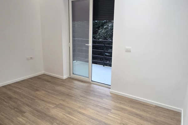 Shtepi ne shitje Apartament ne Tirane, 2+1, Mobilimi Bosh, pa mobiluar, Pagesa 220,000  Euro.