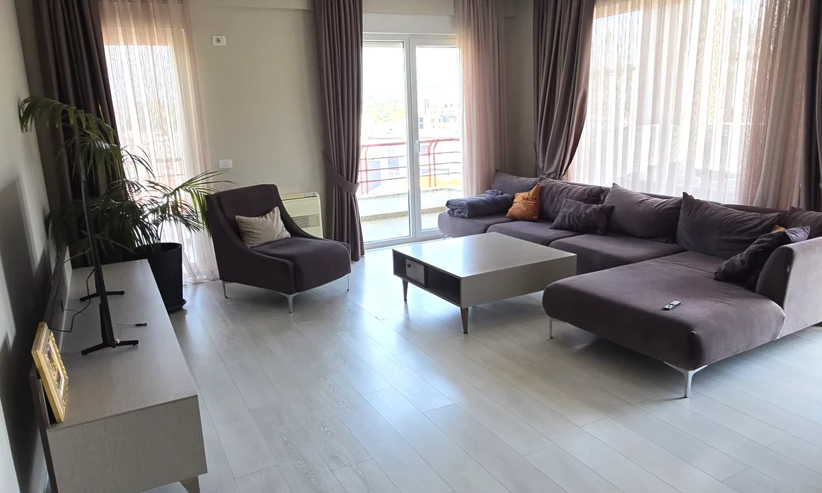 Shtepi me qera Apartament ne Tirane, 3+1, Mobilimi E mobiluar, Pagesa 1,400  Euro.