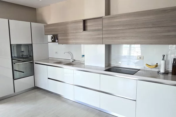Shtepi me qera Apartament ne Tirane, 3+1, Mobilimi E mobiluar, Pagesa 1,400  Euro.