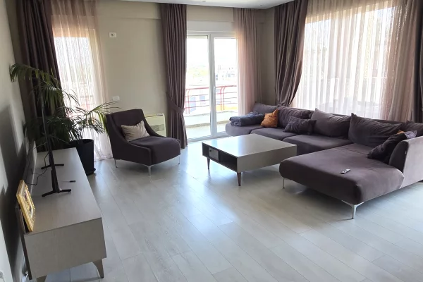 Jepet me qira te📍Liqeni i thatë 🏠 Apartament 3+1+2