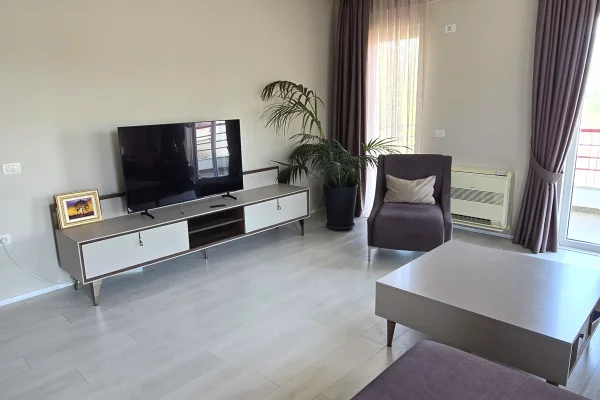 Shtepi me qera Apartament ne Tirane, 3+1, Mobilimi E mobiluar, Pagesa 1,400  Euro.