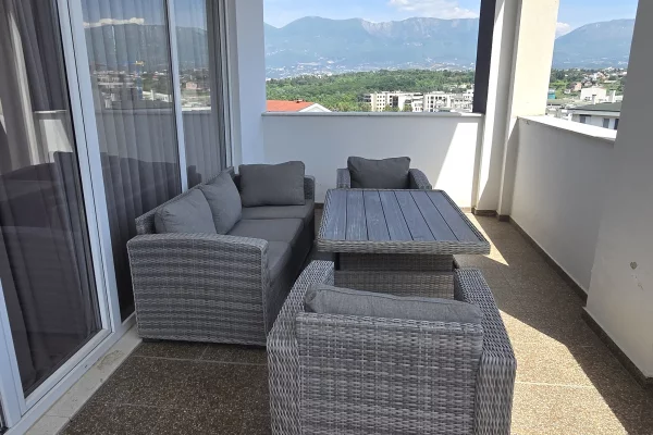 Shtepi me qera Apartament ne Tirane, 3+1, Mobilimi E mobiluar, Pagesa 1,400  Euro.