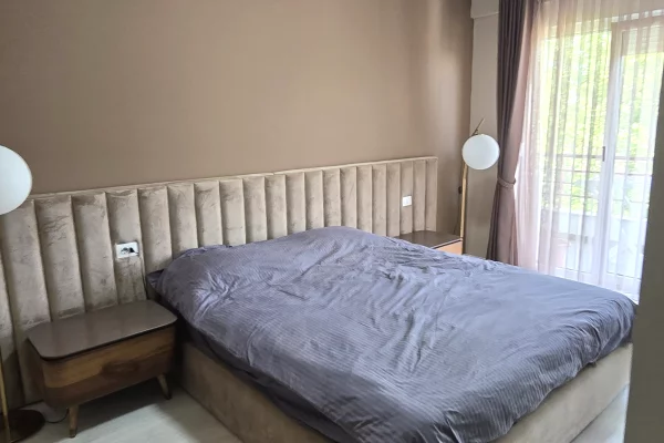 Shtepi me qera Apartament ne Tirane, 3+1, Mobilimi E mobiluar, Pagesa 1,400  Euro.