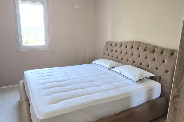 Shtepi me qera Apartament ne Tirane, 3+1, Mobilimi E mobiluar, Pagesa 1,400  Euro.