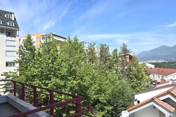 Shtepi me qera Apartament ne Tirane, 3+1, Mobilimi E mobiluar, Pagesa 1,400  Euro.