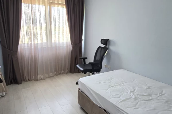 Shtepi me qera Apartament ne Tirane, 3+1, Mobilimi E mobiluar, Pagesa 1,400  Euro.