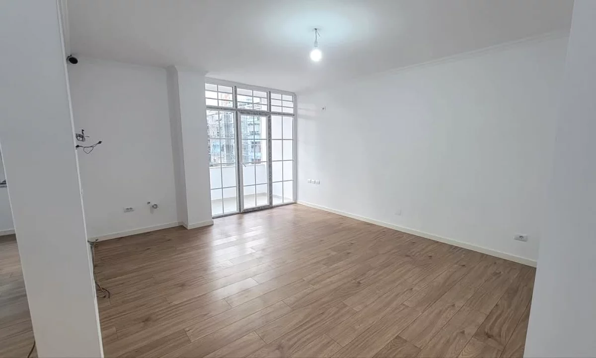 Shtepi ne shitje Apartament ne Tirane, 2+1, Mobilimi Bosh, pa mobiluar, Pagesa 222,000  Euro.