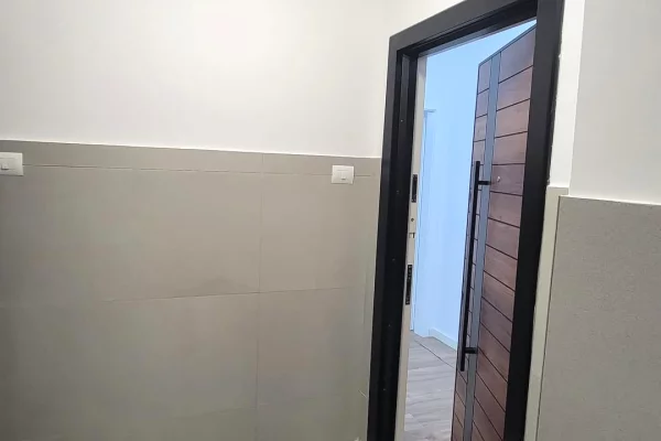 Shtepi ne shitje Apartament ne Tirane, 2+1, Mobilimi Bosh, pa mobiluar, Pagesa 222,000  Euro.