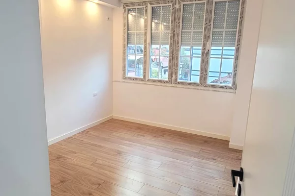 Shtepi ne shitje Apartament ne Tirane, 2+1, Mobilimi Bosh, pa mobiluar, Pagesa 222,000  Euro.