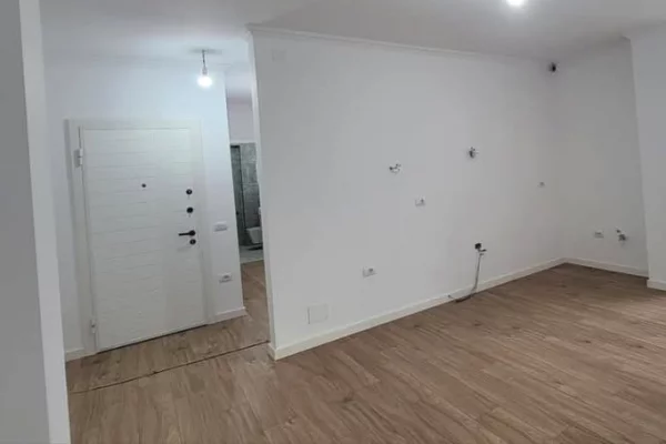 Shtepi ne shitje Apartament ne Tirane, 2+1, Mobilimi Bosh, pa mobiluar, Pagesa 222,000  Euro.