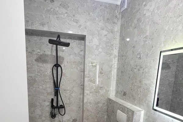 Shtepi ne shitje Apartament ne Tirane, 2+1, Mobilimi Bosh, pa mobiluar, Pagesa 222,000  Euro.