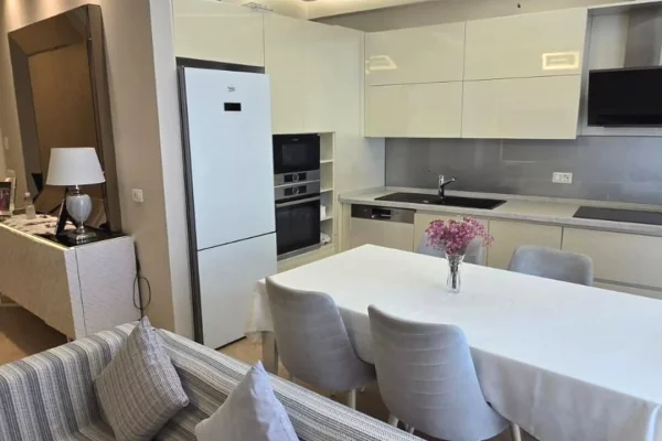 Shtepi ne shitje Apartament ne Tirane, 2+1, Mobilimi E mobiluar, Pagesa 340,000  Euro.
