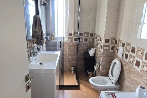 Shtepi ne shitje Apartament ne Durres, 1+1, Mobilimi E mobiluar, Pagesa 250,500  Euro.