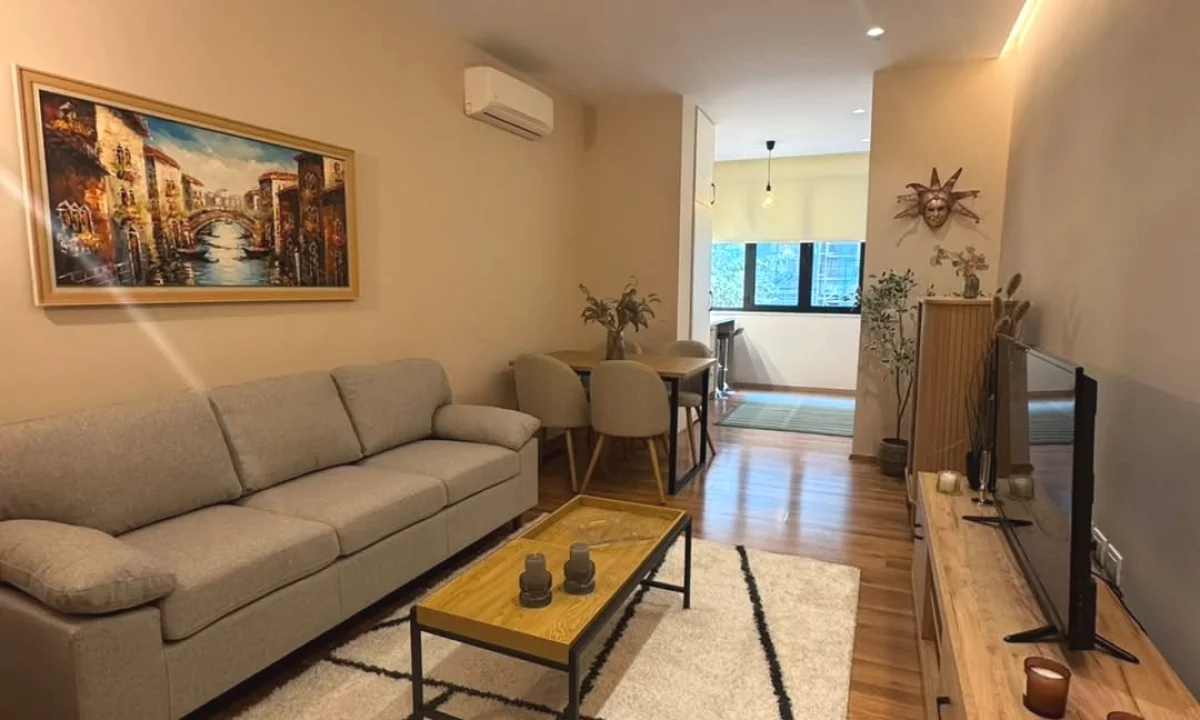 Shtepi me qera Apartament ne Tirane, 2+1, Mobilimi E mobiluar, Pagesa 1,200  Euro.